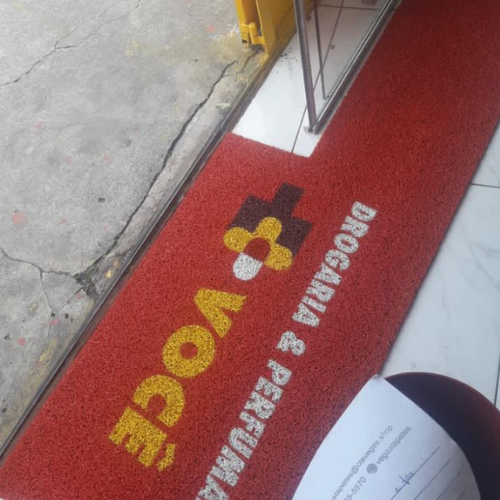 Aplicação de tapete com recorte complexo