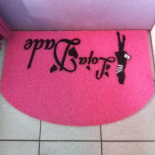 Tapete com formato especial e cortes de precisão